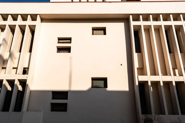 Pondicherry Índia Fevereiro 2020 Arquitetura Moderna Edifício Branco Com Design — Fotografia de Stock