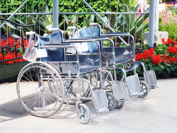Tekerlekli sandalye kiralama ve parkta devre dışı hizmet satırı