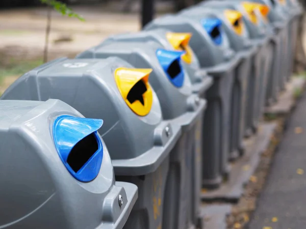 Fila Papeleras Reciclaje Parque Tailandia Guardar Concepto Entorno — Foto de Stock