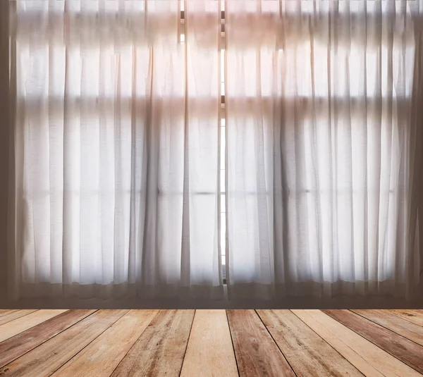 Drewniany Blat Nad Białe Zasłony Wiindow Sypialnia Sunrise Efekt Filtra — Zdjęcie stockowe