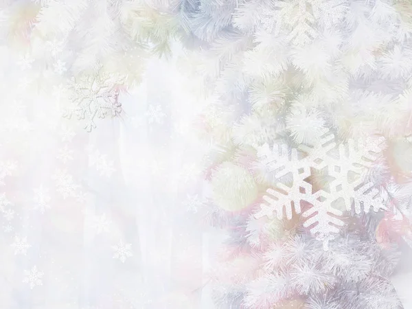 ソフト スタイル冬の休日とクリスマスのコンセプト 白い雪の結晶形状とパステルのボケ味を持つ松のきらめき コピー スペースとバナーの背景 — ストック写真