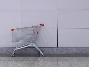 Kopya alanı ile süpermarkette boş alışveriş sepeti arabası