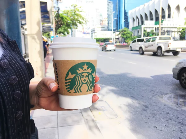 Bangkok Tayland Haziran 2018 Starbucks Götürün Kahve Fincanı Otobüs Durağında — Stok fotoğraf