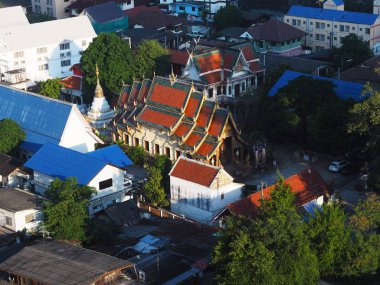 Chiangmai, Tayland - 15 Ocak 2019, Wat Changkong, Chiangmai Eyaleti, Kuzey Tayland, kuş bakışı, şehir merkezindeki eski tapınak Lanna stil.