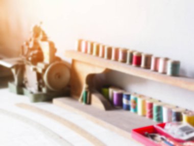 Terzi çalışma masasının soyut bulanıklık arka planı. 