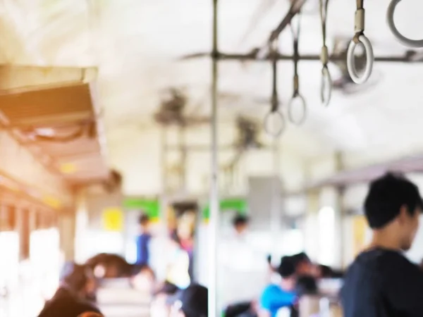 Размытие фона людей, путешествующих на поезде эконом-класса . — стоковое фото