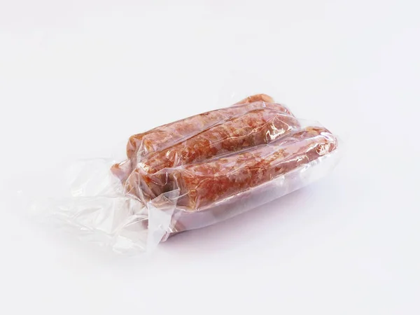 Закрыть Китайские Колбасы Свинины Пластиковой Упаковке Вакуума Белом Фоне — стоковое фото