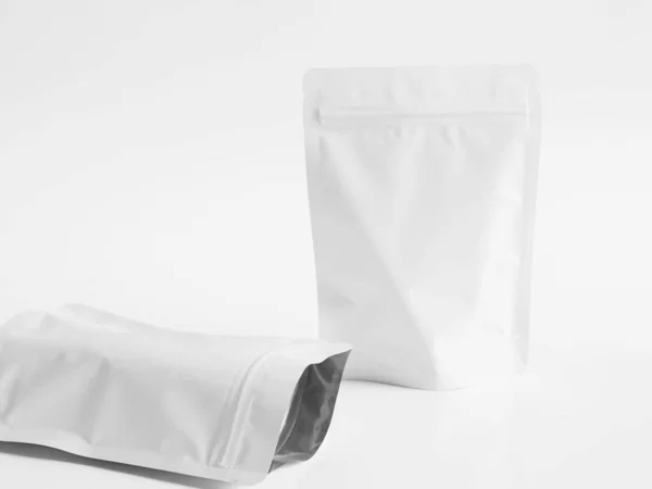 Белая Сумка Молния Упаковки Продуктов Питания Пакет Белом Фоне — стоковое фото