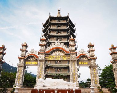 DANG, VİETNAM - Nisan 03, 2019: Linh Ung Pagoda 'da Buda Heykeli, Da nang, Vietnam. 