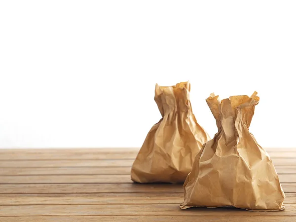 Cerrar Bolsa Papel Reciclaje Marrón Sobre Mesa Madera Sobre Fondo — Foto de Stock