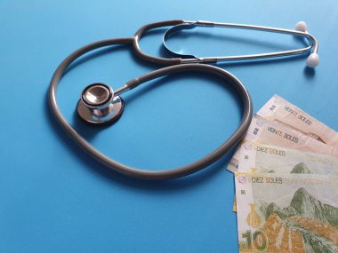 Sağlık hizmetleri, Peru parası ve tıbbi kontrol için steteskop yatırımları