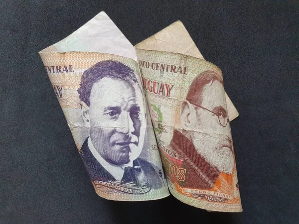Банкноты Разных Номиналов Черный Фон Уругвая — стоковое фото