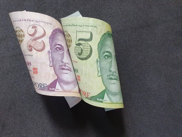 Singaporeanische Banknoten Verschiedener Stückelungen Mit Schwarzem Hintergrund — Stockfoto