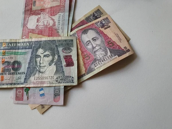Gestapelte Guatemaltekische Banknoten Verschiedener Stückelungen — Stockfoto