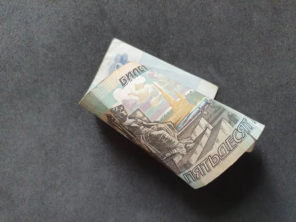 俄罗斯卢布50卢布和黑色背景的钞票 — 图库照片