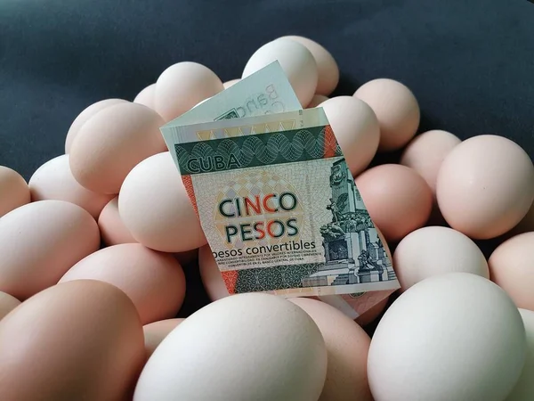 Prezzo Consumo Costo Produzione Delle Uova Banconota Cubana Cinque Pesos — Foto Stock