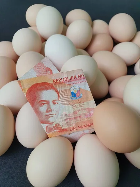 Cena Kosztach Konsumpcji Produkcji Jaj Banknotu Philippine Dwudziestu Pesos Sterty — Zdjęcie stockowe