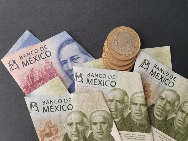 Mexikanische Banknoten Verschiedener Stückelungen Und Münzen Zehn Pesos — Stockfoto