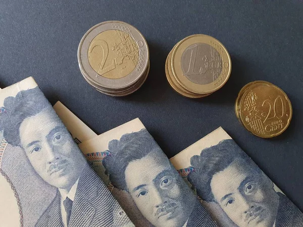 Японские Банкноты Номиналом 1000 Иен Европейские Монеты Разных Номиналов — стоковое фото
