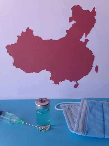 Flacone Medicinale Maschera Siringa Sfondo Con Una Mappa Cina Foglio — Foto Stock