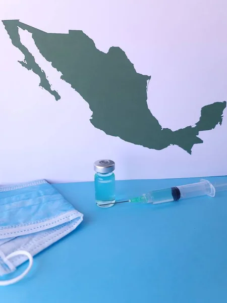Frasco Medicamentos Máscara Jeringa Fondo Con Mapa México Hoja Papel —  Fotos de Stock