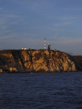 Huatulco 'daki bir körfezdeki deniz fenerinde.