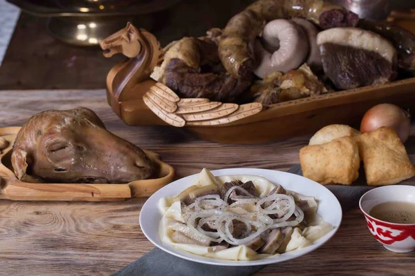 Kazak eti ve hamur tabakta.