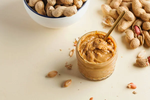 Nahaufnahme Erdnussbutter Einem Glas Eine Handvoll Erdnüsse Der Schale Foodphoto — Stockfoto