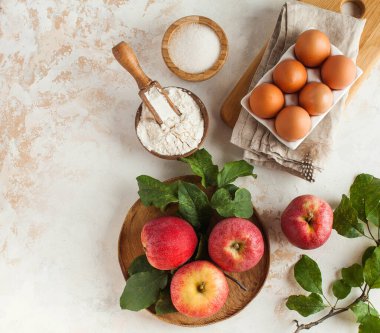 Sonbahar elmalı turtası. Elmalı turta, Charlotte ve tarif için boş bir yer. Uzayı kopyala Sonbahar havası.
