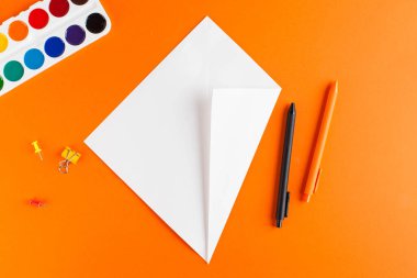 Cadılar Bayramı için origami kağıtları için adım adım talimatlar. Üçüncü adım. Tüm Azizler Günü için. Yüksek kalite fotoğraf