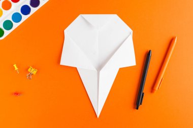 Cadılar Bayramı için origami kağıtları için adım adım talimatlar. 9. adım. Tüm Azizler Günü için. Yüksek kalite fotoğraf