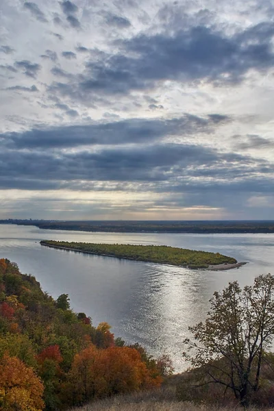 The island on the Volga river in the fall. — Stock Photo, Image