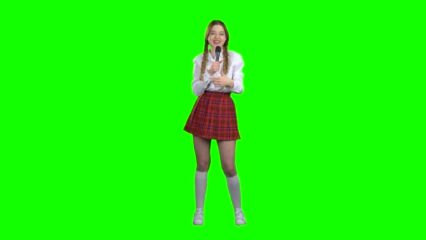 Teenager singer is singing a song. Green screen — Stock Video