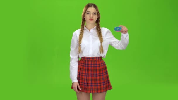 Teen raises the card and shows a ok. Green screen — Stock Video