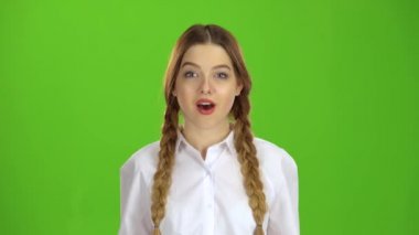 Öğrenci zafer ile memnun oldu. Yeşil ekran