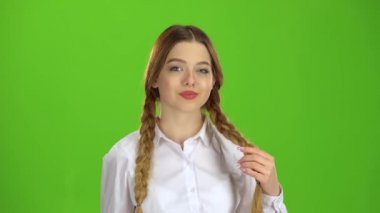 Kız kur yapıyor. Yeşil ekran