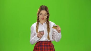 Kız telefon numaraları ile gold card arar. Yeşil ekran