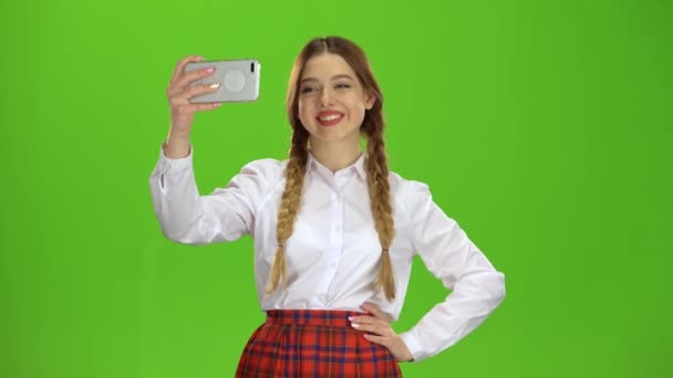 여 학생에 게는 selfie. 녹색 화면 — 비디오