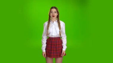 Zafer ile mutlu öğrencidir. Yeşil ekran