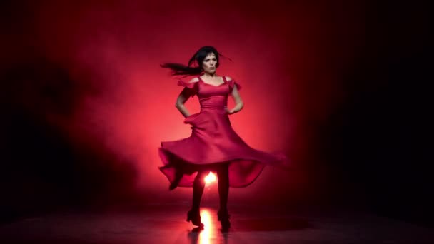 Flamenco tánc szexuális tánc lány. Fehér háttér. Sziluettjét — Stock videók