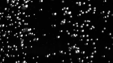 Sualtı kabarcıklar siyah izole.