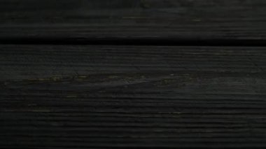 Masanın üzerine düşen bitcoin lira. Yakın çekim