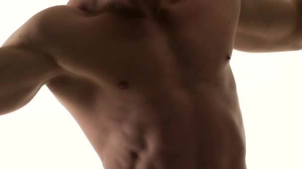 Körperteil eines tanzenden Mannes. weißer Hintergrund. Zeitlupe. Nahaufnahme — Stockvideo