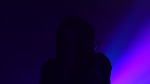 Teenager in glasses is dancing in the smoke on club. Slow motion — Stock Video