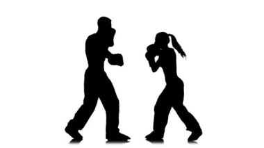 Fikir tartışması sporcular doğru darbeler pratik. Siluet. Beyaz arka plan
