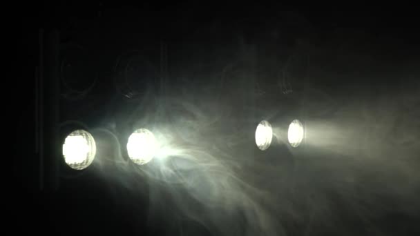 Les projecteurs avec lumière sont allumés et éteints — Video