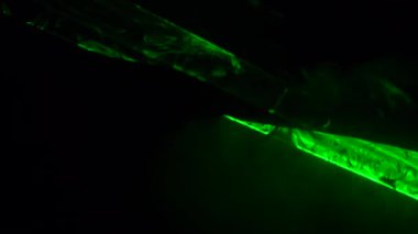 Yeşil lazer dalgadan