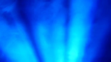 Dumanlı etkisi geçmişi olan sahne ışıkları.