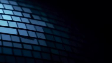 Ayna disko topu yakın kadar döner.