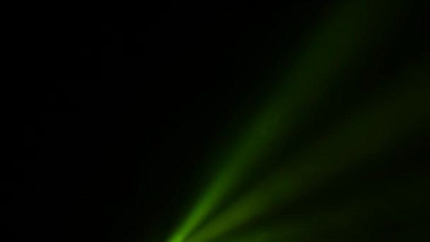 빛의 색된 광선 깜박 연기에 검은색 — 비디오